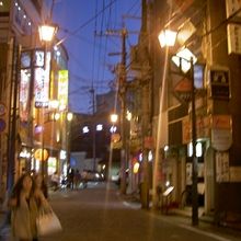 それっぽい店が並んでいるのも、昔の名残でしょうか。