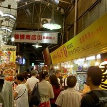 商店街に入ると、韓国に来たかのよう。