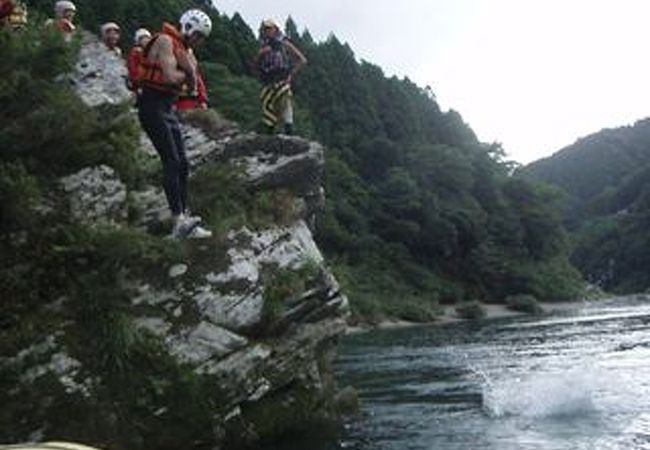 四国の吉野川ではラフティングが楽しめます！