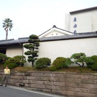 指宿の温泉街では屈指の外観