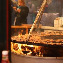 この厚焼きステーキのサンドも是非。４ユーロ位です。安い。