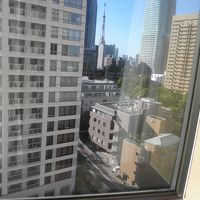 部屋からの眺望。夜景を撮り忘れたのは不覚でした。