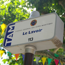 Le Lavoirで降ります。このバス停は113番のまま