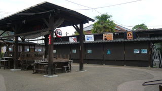 昭和の駄菓子屋さんの集まる横丁