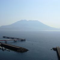 バルコニー越しに桜島