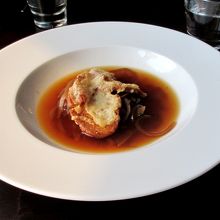 このオニオンスープ　おいしかったが9.3ユーロ 