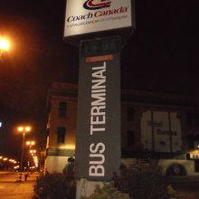 ナイアガラ・フォールズのバスターミナル(夜11時到着)