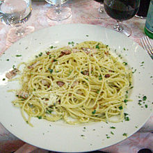 チーズとベーコンのパスタ