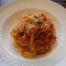 パプリカと豚ミンチの少し辛いトマトソース。