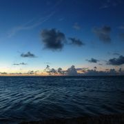 夜のバラス島に夕焼けと夜空の星を見に行くツアー