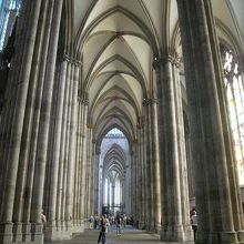 高さ４３．５メートルの身廊だそうです。広さに圧倒されます。