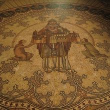 教会内の床部分です。