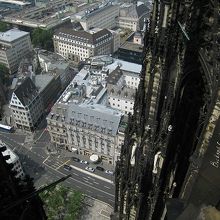 大聖堂正面下側の風景も見えます。