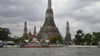 曇り空はタイには似合います。