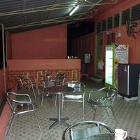 屋上の共用スペースです。朝食もここで、眺めもいいです。