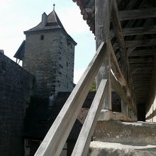 城壁の中を歩ける