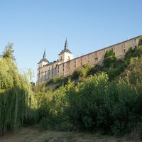 教会へと続く渡り廊下は、王様教会まで往来するためのもの