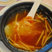 フカヒレは姿のままが２つ。小ぶりだった。