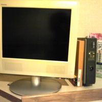 小さいテレビ・・・見にくいです。