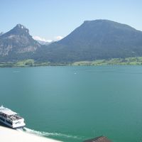 湖の色も変わっていく