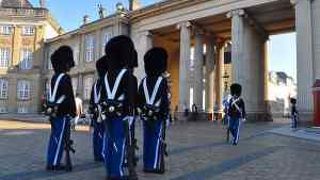 見ものは、やはり、衛兵の交代式