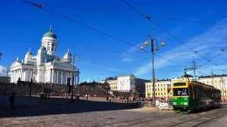 大聖堂の階段は広場を眺めて休憩するのにもいい