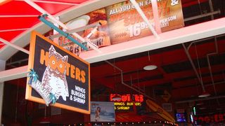 ハワイ唯一のフーターズを楽しもう！