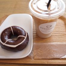 アイスラテとメルセデス・ベンツ・オリジナル・ドーナツ