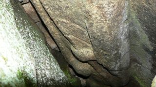郡山城跡の逆さ地蔵