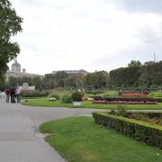 新王宮前の庭園