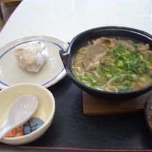 鴨味噌煮込うどん（しらさぎ）+どどめせおにぎり