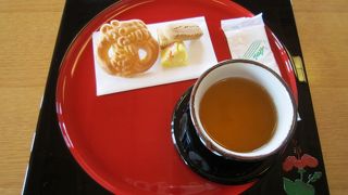 鎖之間（さすのま）で優雅にティータイム