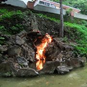 台灣七景のひとつ、水と火が共存する不思議な景観。