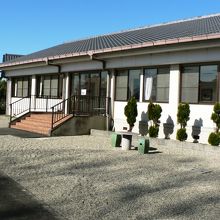 「金屋の石仏」前にある喜多美術館