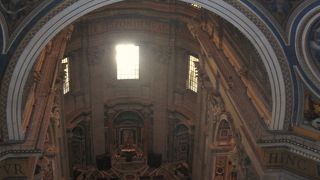 カソリックの総本山。映画「天使と悪魔」でも出て来ましたね。