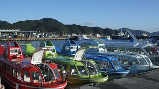 色とりどりの青海島観光船