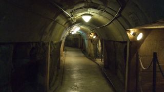 大田少将の自決で飛び散った血の跡もそのまま残っていました