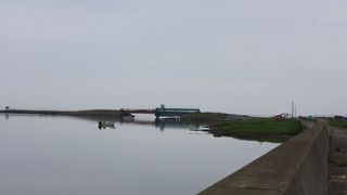 橋が工事中でした。