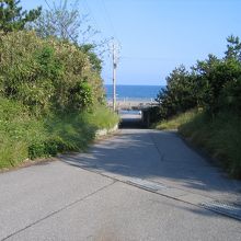 海岸に続く道路