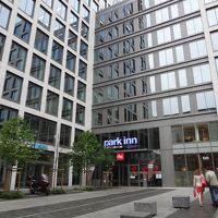 ブリュッセル南駅を出て道路を渡るとすぐ。