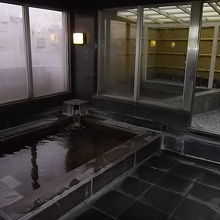 ラジウム温泉の大浴場