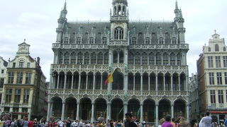 今は市立博物館です。