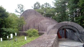 石で作られた教会でした