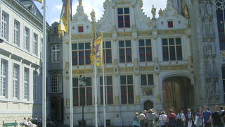 今は博物館です。