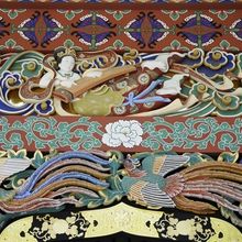 桃山建築の瑞鳳殿は、細部の装飾も豪華絢爛。