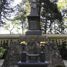 瑞鳳殿のある経ヶ峯には、戊辰戦争などの弔魂碑も立っています。