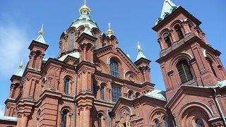 絶妙な色合いの「生神女就寝大聖堂」って何だ