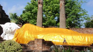 おびただしい数の仏座像が。