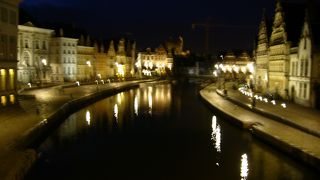 ギルドハウスが立ち並ぶ