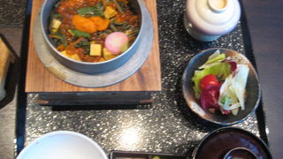 どれを食べようか迷ってしまう炊きたて釜飯！